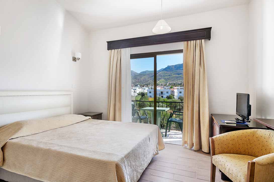 ship inn hotel double bed kyrenia