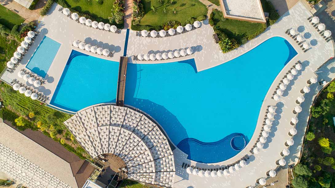  A choice of 7 swimming pools