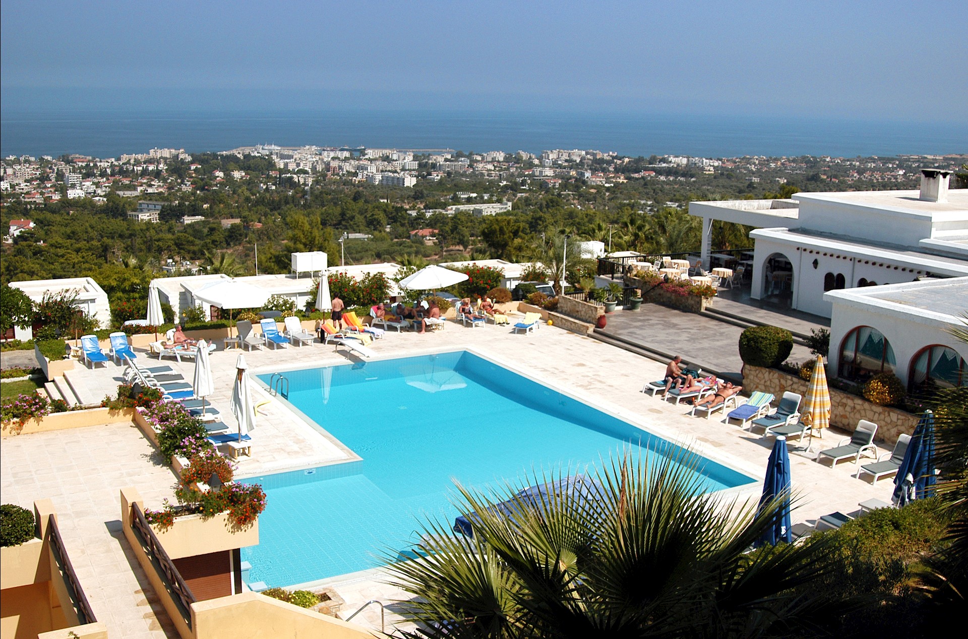 onar holiday swimming pool