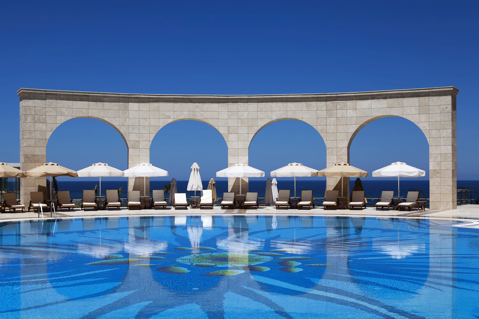 Splendid Swimming Pool!