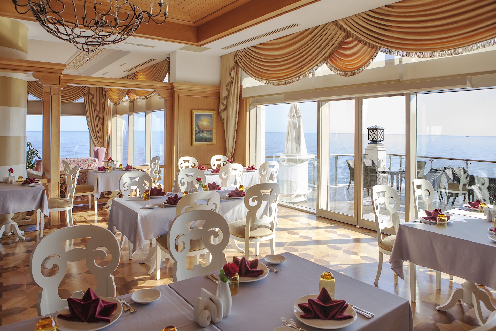 Regal Dining at Every Meal!