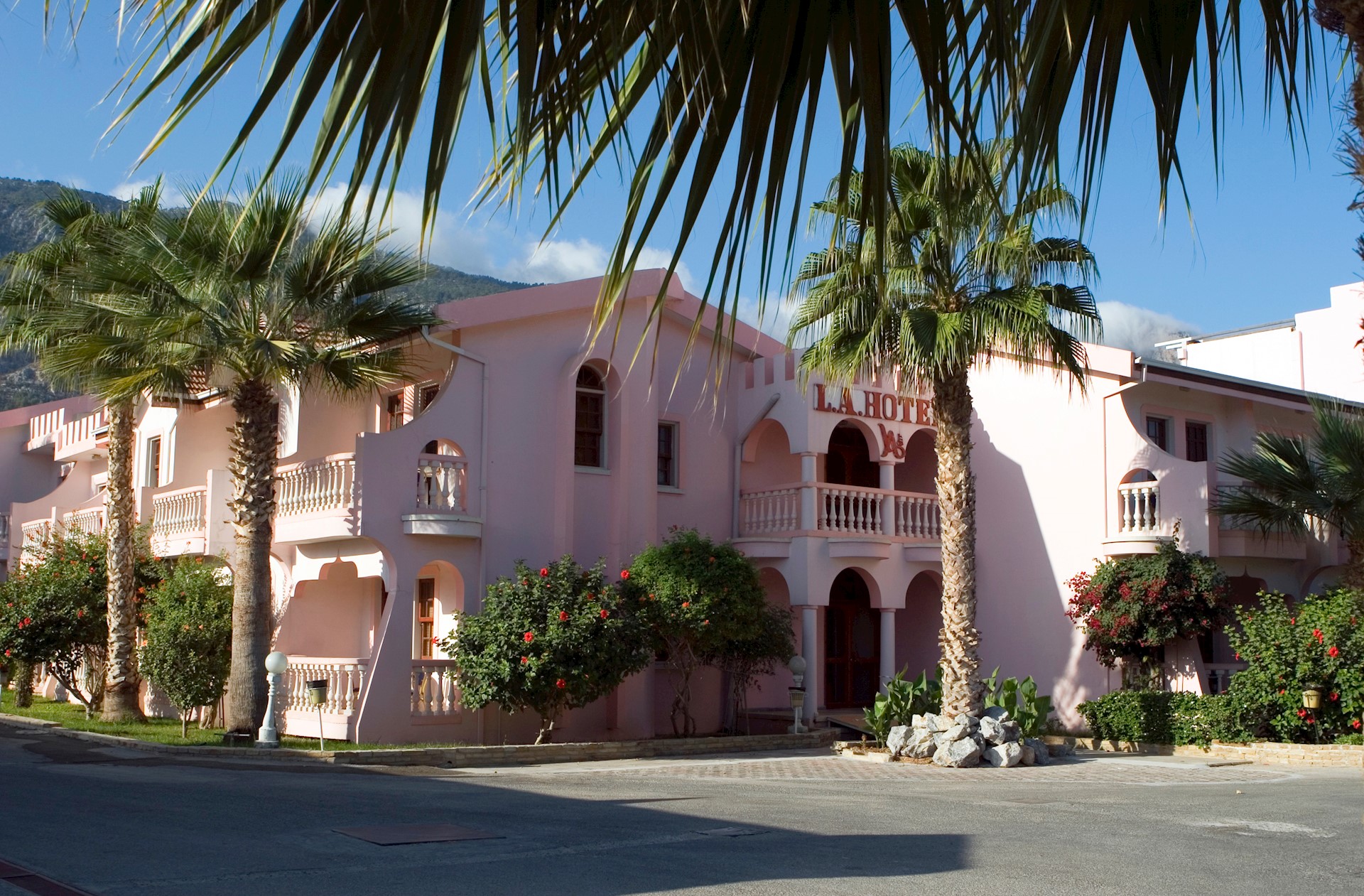 la hotel and resort