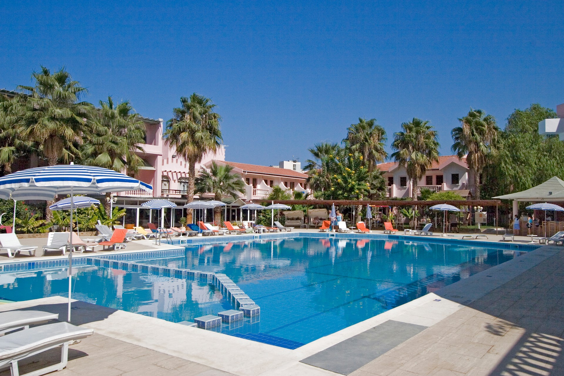 la hotel and resort holidays