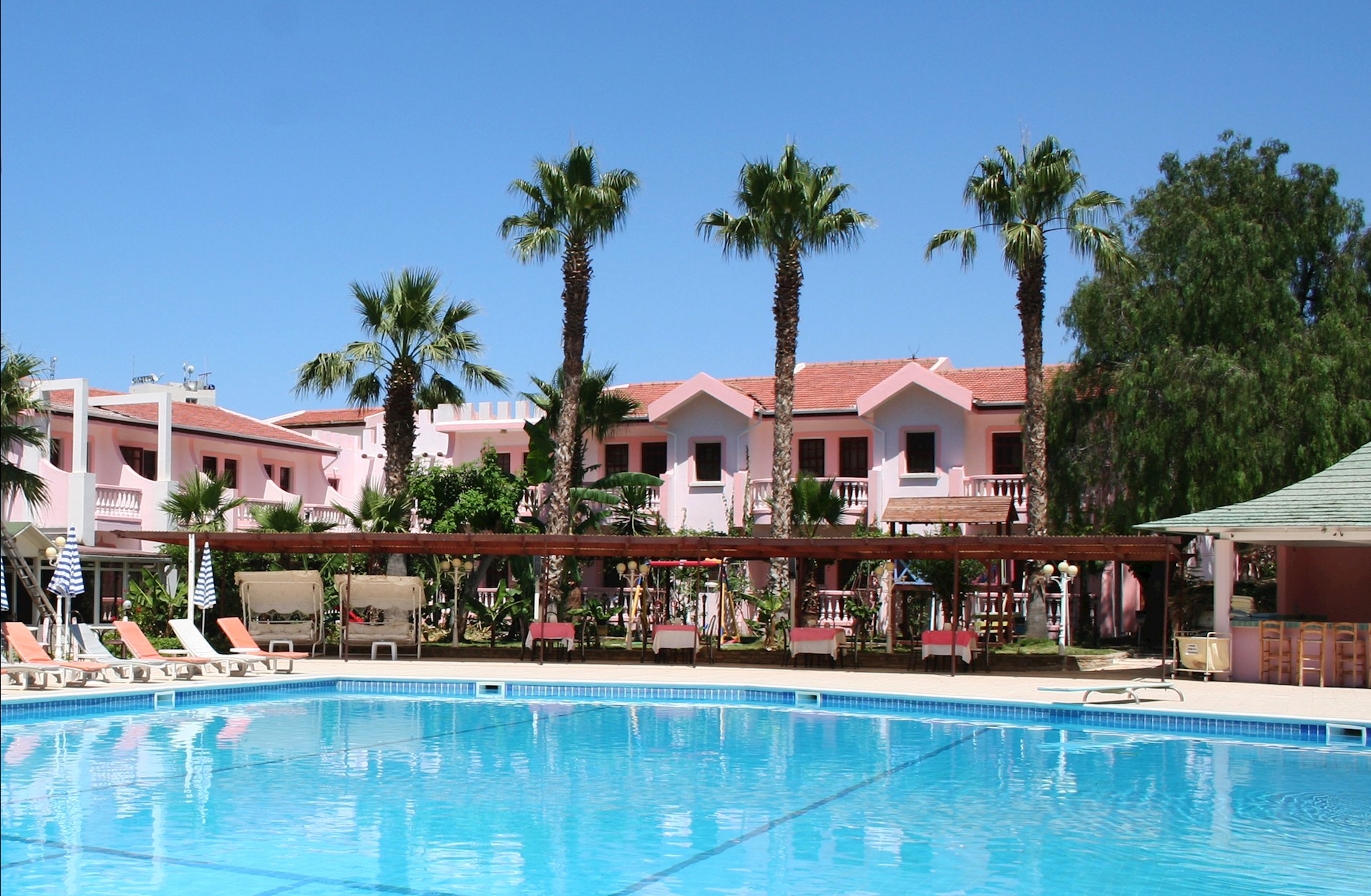 la hotel resort view