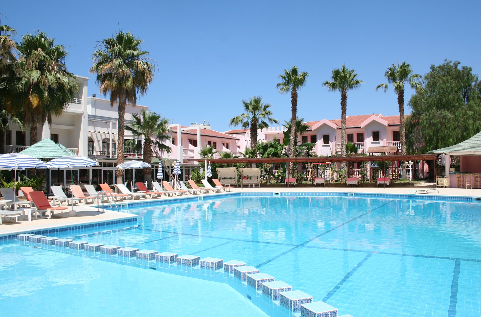 cheap resort hotels to Spend holiday with family