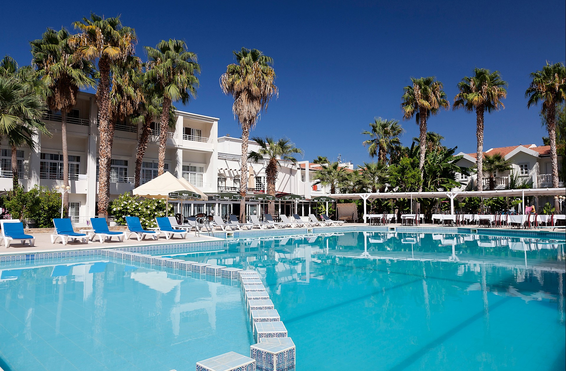 cheap resort hotels to Spend holiday with family