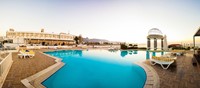 Enjoy a float in the sea pool!