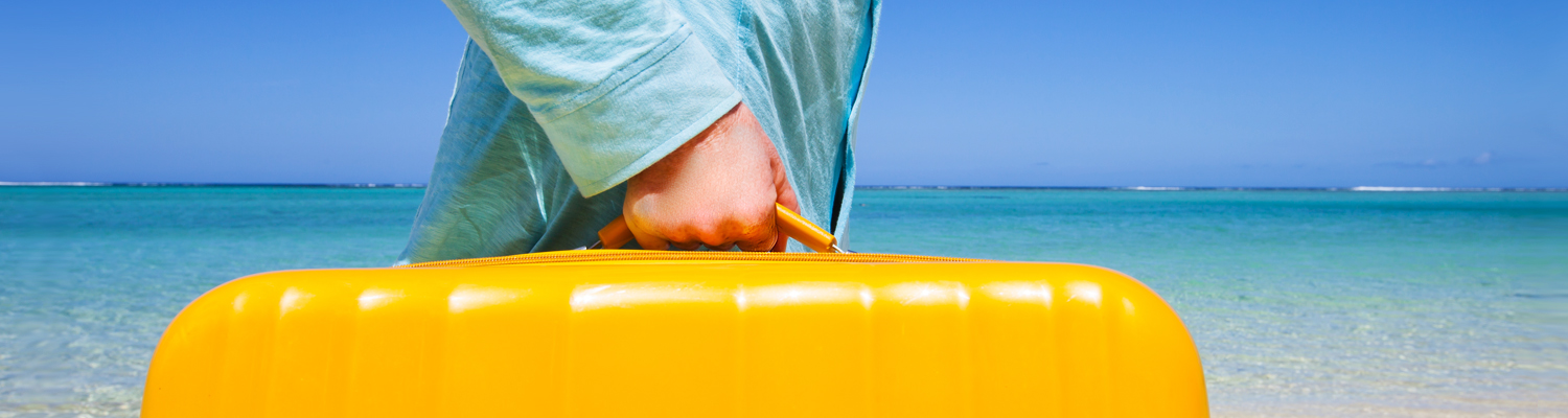 On the beach hand luggage shop