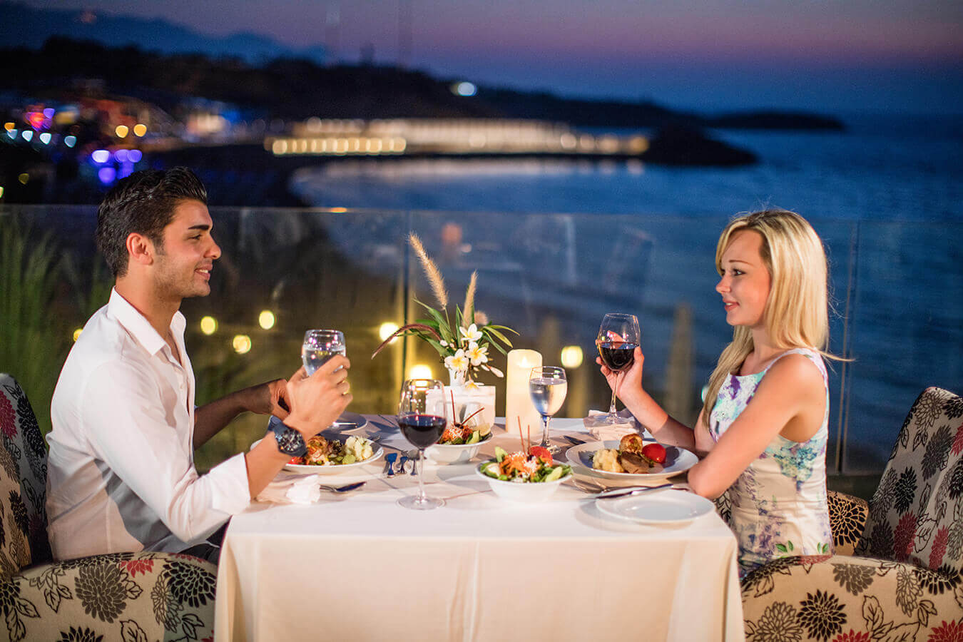 acapulco honeymoon seaside romantic meal