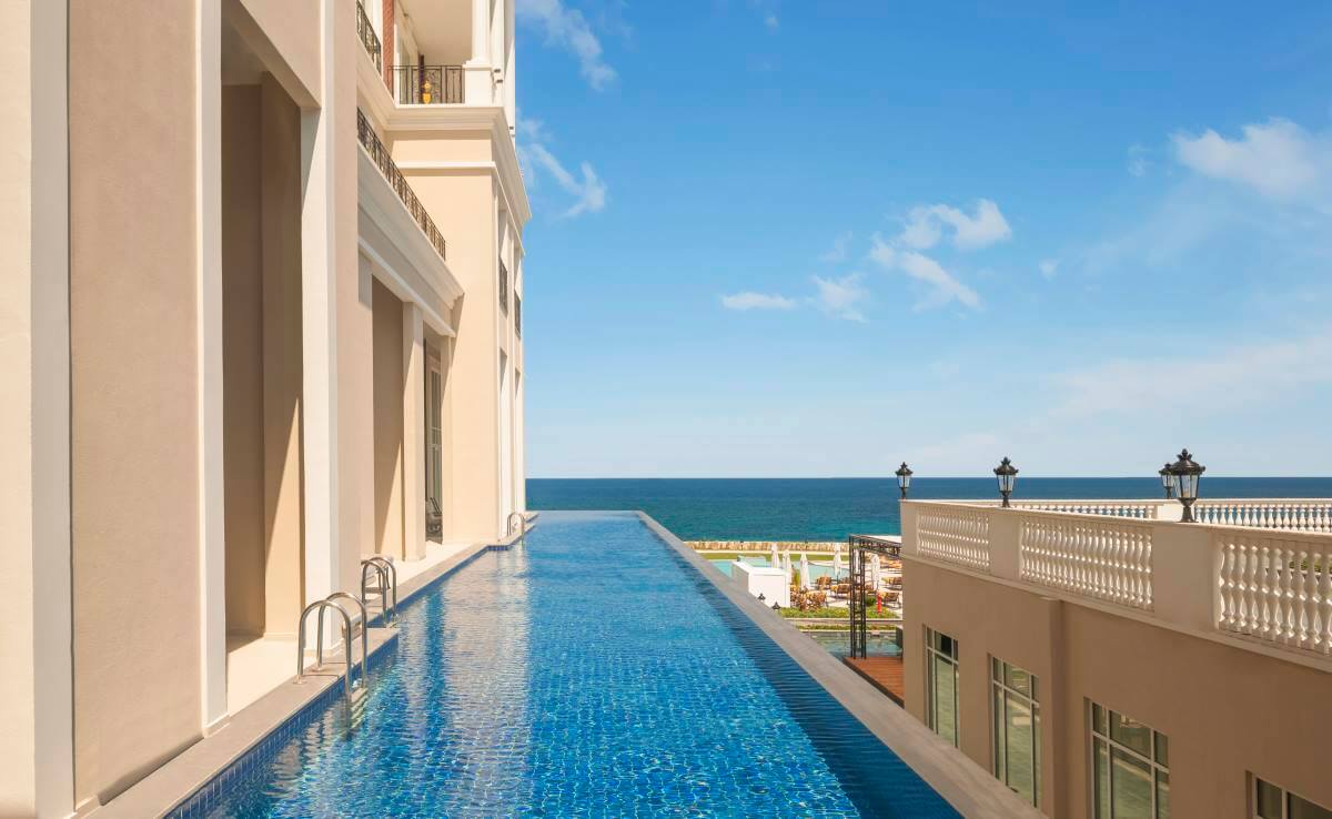 kaya palazzo swim up pool