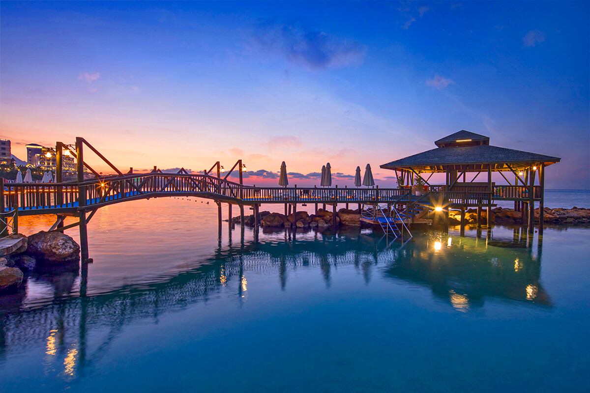 Merit Crystal Hotel Beach Sitting