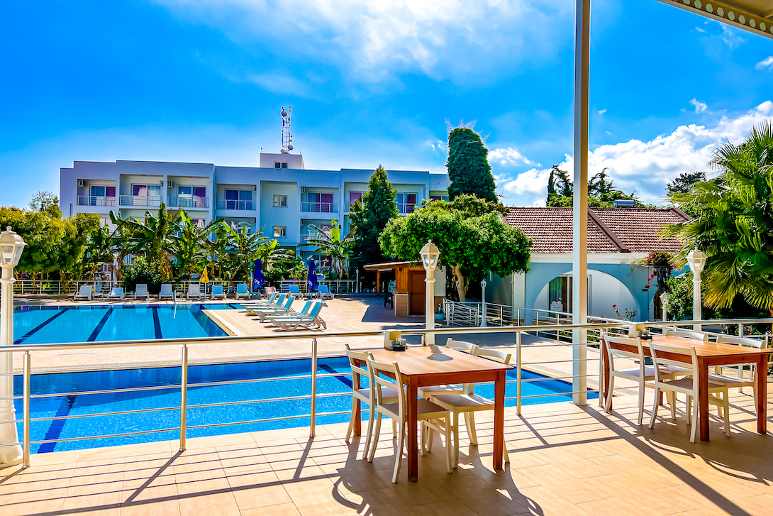 27 rose gardens restaurant sitting