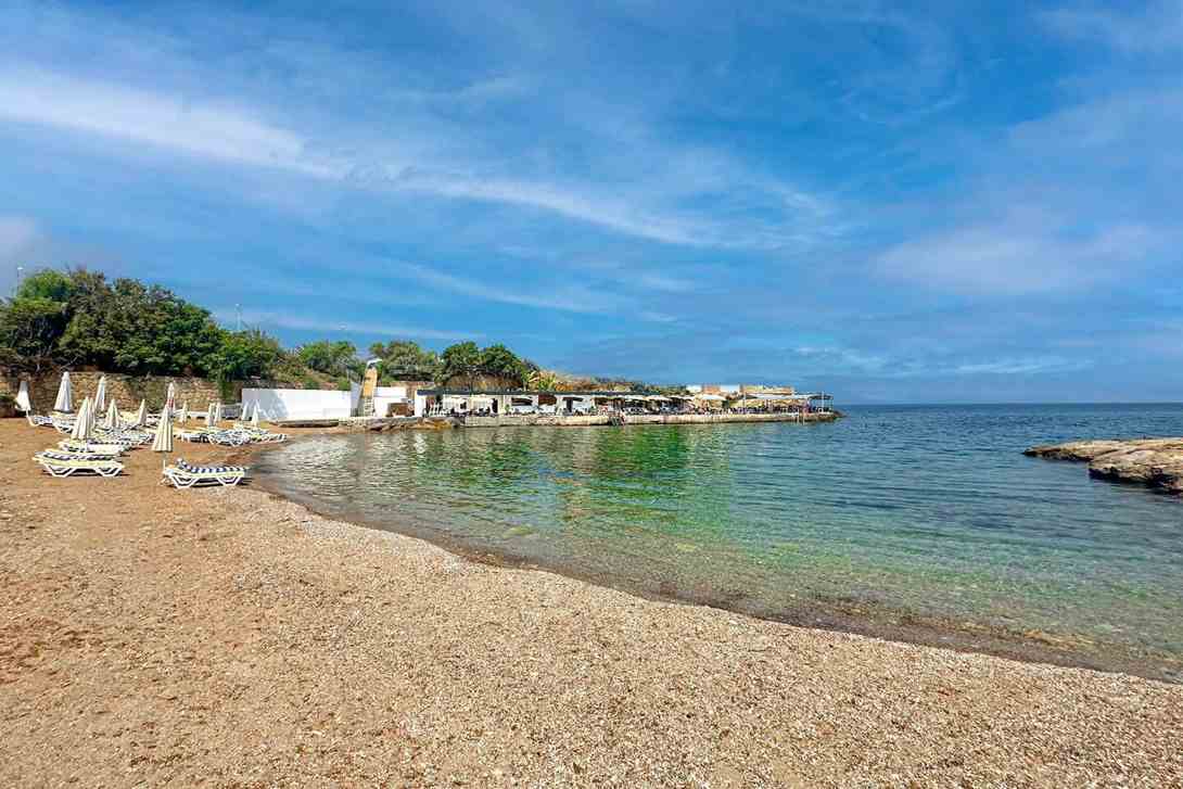 42 mc palace beach view kyrenia